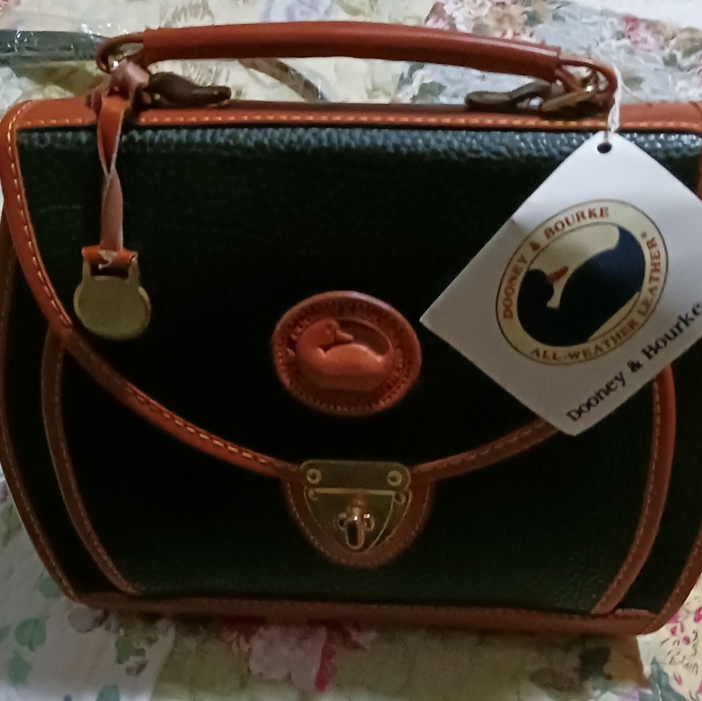 Brand New Dooney & Bourke Leather Purse